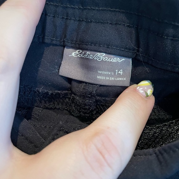 Women’s Eddie Bauer capri pants - Picture 2 of 4